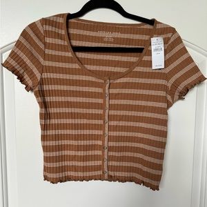 American Eagle crop shirt